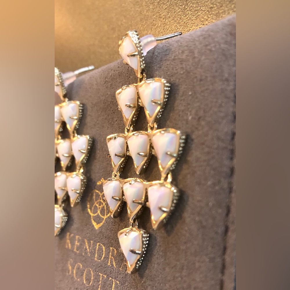 VGUC Kendra Scott Vintage Vale Earrings - Picture 7 of 14